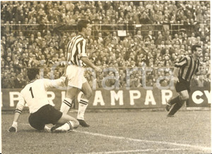 1960 ca CALCIO SERIE A ATALANTA-JUVENTUS Giocatori in area dopo il pareggio