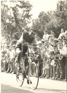 1957 (?) CICLISMO VIGNOLA Benito ROMAGNOLI vince la gara dei dilettanti *Foto
