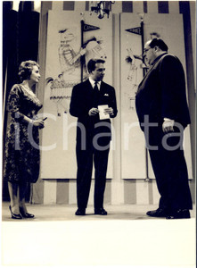 1958 SFIDA AL CAMPIONE Mike BONGIORNO con Gaddo TREVES e Adele GALLOTTI *Foto