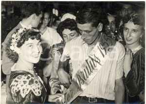 1955 LUSERNA SAN GIOVANNI - Angelo CASANOVA eletto MISTER BRUTTO *Foto 18x13