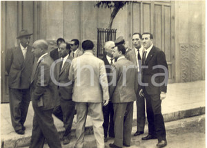 1955 ca PALERMO Rapina in via Torrearsa - Agenti di polizia al lavoro *Foto