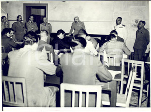 1960 ca TRAPANI Generale RICHIERI in conferenza stampa su manovre NATO - Foto