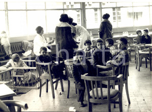 1962 MARSEILLE Arrivée des rapatriés d'Algérie - La pouponnière - Photo 18x13 cm