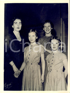 1955 COPENHAGEN Queen Ingrid of Denmark with her three daughters - Photo 15x20