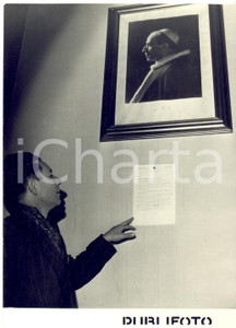 1954 CITTA' DEL VATICANO - Ufficio Stampa - Affissione bollettino medico Pio XII