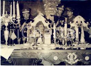 1960 RIAD (SAUDI ARABIA) Re Mohammed V del Marocco a cena con re Saʿūd - Foto