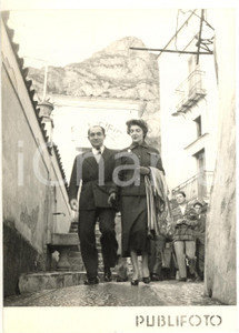 1955 POSITANO Pierre MENDÈS FRANCE a passeggio con la moglie - Foto 13x18 (2)