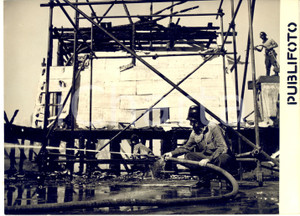 1954 ROMA CINECITTA' Incendio sul set di "Elena di Troia" - Pompieri al lavoro