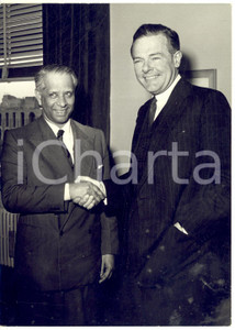 1957 ROMA Henry CABOT LODGE visita sede FAO con il direttore Binay Ranjan SEN