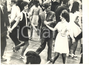 1970 AUCKLAND (NEW ZEALAND) Prince Charles and Princess Anne dancing at YMCA