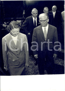 1959 AOSTA Presidente Giovanni GRONCHI in partenza per Courmayeur con la moglie