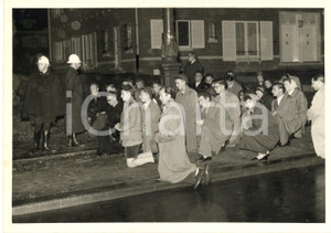 1955 ca BRUXELLES Ambassade de Russie - Veillée de prière oeuvre "Aide à l'Est"