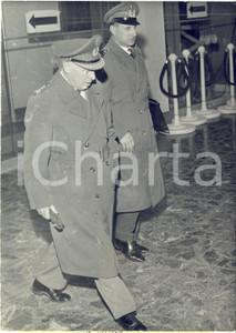 1960 PARIS Arrivo generale Adolf HEUSINGER alla sessione ministeriale NATO