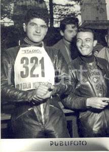 1954 MOTOCICLISMO Tarquinio PROVINI vincitore del MOTOGIRO D'ITALIA - Foto