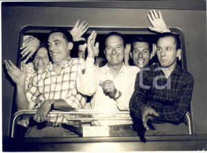1954 CICLISMO MILANO Partenza pistard italiani per i mondiali *Foto 18x13 cm