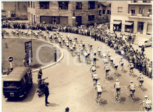 1959 CICLISMO GIRO D'ITALIA MILANO Passaggio dei corridori - Foto 18x13 cm