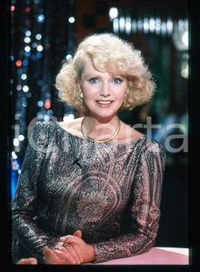 35mm vintage slide*1985 RAI 2 Sylva KOSCINA a IL CAPPELLO SULLE VENTITRE'1 Diapositiva d'epoca, in formato 35 mm.   CONDIZIONI: GOODE' severamente vietata la riproduzione. Tutti i diritti sono riservati. ICharta mette in vendita, sul negozio eBay e in esclusiva sul sito "icharta" il proprio archivio composto da numerose diapositive e negativi fotografici d'epoca, tutti originali e autentici, che attraversano la storia del costume italiano tra gli la fine degli anni Sessanta e Novanta.Si tratta di uno sguardo inedito sull'attualit&agrave;, la politica, la vita quotidiana, il gossip e la cultura, che fotografa il cambiamento della nazione in quest'ultimo scorcio del XX secolo. Un'occasione unica per il mercato del collezionismo, che vede finalmente disponibile un archivio eccezionale per vastit&agrave;, tematiche e condizioni, in un settore (il negativo fotografico e la diapositiva) di assoluta novit&agrave; e dalle interessanti prospettive di investimento.  originale e autentica 1