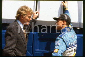 35mm vintage slide*1990ca FORMULA1 driver Michael SCHUMACHER and Max MOSLEY (46)  Diapositiva d'epoca, in formato 35 mm.CONDIZIONI: GOODE' severamente vietata la riproduzione. Tutti i diritti sono riservati.Nella diapositiva ICharta mette in vendita, sul negozio eBay e in esclusiva sul sito "icharta" il proprio archivio composto da numerose diapositive e negativi fotografici d'epoca, tutti originali e autentici, che attraversano la storia del costume italiano tra gli la fine degli anni Sessanta e Novanta.Si tratta di uno sguardo inedito sull'attualit&agrave;, la politica, la vita quotidiana, il gossip e la cultura, che fotografa il cambiamento della nazione in quest'ultimo scorcio del XX secolo. Un'occasione unica per il mercato del collezionismo, che vede finalmente disponibile un archivio eccezionale per vastit&agrave;, tematiche e condizioni, in un settore (il negativo fotografico e la diapositiva) di assoluta novit&agrave; e dalle interessanti prospettive di investimento.  FAIR/discreto   originale e autentica 1