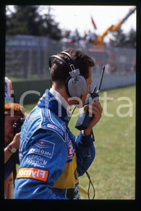 35mm vintage slide*1990ca FORMULA1 Michael SCHUMACHER MILD7 BENETTON RENAULT(52)  Diapositiva d'epoca, in formato 35 mm.CONDIZIONI: GOODE' severamente vietata la riproduzione. Tutti i diritti sono riservati.Nella diapositiva ICharta mette in vendita, sul negozio eBay e in esclusiva sul sito "icharta" il proprio archivio composto da numerose diapositive e negativi fotografici d'epoca, tutti originali e autentici, che attraversano la storia del costume italiano tra gli la fine degli anni Sessanta e Novanta.Si tratta di uno sguardo inedito sull'attualit&agrave;, la politica, la vita quotidiana, il gossip e la cultura, che fotografa il cambiamento della nazione in quest'ultimo scorcio del XX secolo. Un'occasione unica per il mercato del collezionismo, che vede finalmente disponibile un archivio eccezionale per vastit&agrave;, tematiche e condizioni, in un settore (il negativo fotografico e la diapositiva) di assoluta novit&agrave; e dalle interessanti prospettive di investimento.  FAIR/discreto   originale e autentica 1