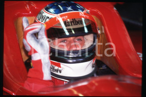 35mm vintage slide* 1990 ca FORMULA 1 Michael SCHUMACHER Pilota FERRARI (137)  Diapositiva d'epoca, in formato 35 mm.CONDIZIONI: GOODE' severamente vietata la riproduzione. Tutti i diritti sono riservati.Nella diapositiva ICharta mette in vendita, sul negozio eBay e in esclusiva sul sito "icharta" il proprio archivio composto da numerose diapositive e negativi fotografici d'epoca, tutti originali e autentici, che attraversano la storia del costume italiano tra gli la fine degli anni Sessanta e Novanta.Si tratta di uno sguardo inedito sull'attualit&agrave;, la politica, la vita quotidiana, il gossip e la cultura, che fotografa il cambiamento della nazione in quest'ultimo scorcio del XX secolo. Un'occasione unica per il mercato del collezionismo, che vede finalmente disponibile un archivio eccezionale per vastit&agrave;, tematiche e condizioni, in un settore (il negativo fotografico e la diapositiva) di assoluta novit&agrave; e dalle interessanti prospettive di investimento.  FAIR/discreto   originale e autentica 1