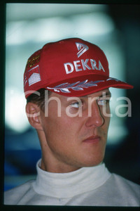 35mm vintage slide* 1990 ca FORMULA 1 Michael SCHUMACHER Pilota FERRARI (226)  Diapositiva d'epoca, in formato 35 mm.CONDIZIONI: GOODE' severamente vietata la riproduzione. Tutti i diritti sono riservati.Nella diapositiva ICharta mette in vendita, sul negozio eBay e in esclusiva sul sito "icharta" il proprio archivio composto da numerose diapositive e negativi fotografici d'epoca, tutti originali e autentici, che attraversano la storia del costume italiano tra gli la fine degli anni Sessanta e Novanta.Si tratta di uno sguardo inedito sull'attualit&agrave;, la politica, la vita quotidiana, il gossip e la cultura, che fotografa il cambiamento della nazione in quest'ultimo scorcio del XX secolo. Un'occasione unica per il mercato del collezionismo, che vede finalmente disponibile un archivio eccezionale per vastit&agrave;, tematiche e condizioni, in un settore (il negativo fotografico e la diapositiva) di assoluta novit&agrave; e dalle interessanti prospettive di investimento.  FAIR/discreto   originale e autentica 1