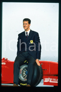 35mm vintage slide* 1990 ca FORMULA 1 Michael SCHUMACHER Pilota FERRARI (281)  Diapositiva d'epoca, in formato 35 mm.CONDIZIONI: GOODE' severamente vietata la riproduzione. Tutti i diritti sono riservati.Nella diapositiva ICharta mette in vendita, sul negozio eBay e in esclusiva sul sito "icharta" il proprio archivio composto da numerose diapositive e negativi fotografici d'epoca, tutti originali e autentici, che attraversano la storia del costume italiano tra gli la fine degli anni Sessanta e Novanta.Si tratta di uno sguardo inedito sull'attualit&agrave;, la politica, la vita quotidiana, il gossip e la cultura, che fotografa il cambiamento della nazione in quest'ultimo scorcio del XX secolo. Un'occasione unica per il mercato del collezionismo, che vede finalmente disponibile un archivio eccezionale per vastit&agrave;, tematiche e condizioni, in un settore (il negativo fotografico e la diapositiva) di assoluta novit&agrave; e dalle interessanti prospettive di investimento.  FAIR/discreto   originale e autentica 1