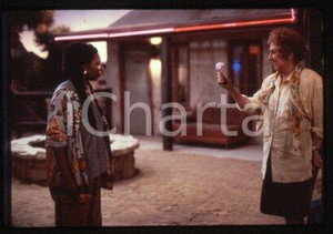 35mm vintage slide* 1987 CINEMA "Bagdad Cafe" Marianne SAGEBRECHT, Cch POUNDER/4  Diapositiva d'epoca, in formato 35 mm.CONDIZIONI: GOODE' severamente vietata la riproduzione. Tutti i diritti sono riservati.Nella diapositiva ICharta mette in vendita, sul negozio eBay e in esclusiva sul sito "icharta" il proprio archivio composto da numerose diapositive e negativi fotografici d'epoca, tutti originali e autentici, che attraversano la storia del costume italiano tra gli la fine degli anni Sessanta e Novanta.Si tratta di uno sguardo inedito sull'attualit&agrave;, la politica, la vita quotidiana, il gossip e la cultura, che fotografa il cambiamento della nazione in quest'ultimo scorcio del XX secolo. Un'occasione unica per il mercato del collezionismo, che vede finalmente disponibile un archivio eccezionale per vastit&agrave;, tematiche e condizioni, in un settore (il negativo fotografico e la diapositiva) di assoluta novit&agrave; e dalle interessanti prospettive di investimento. GOOD/buono   originale e autentica 1