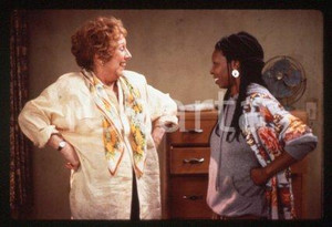 35mm vintage slide*1987 CINEMA "Bagdad Cafe" Marianne SAGEBRECHT, Cch POUNDER/13  Diapositiva d'epoca, in formato 35 mm.CONDIZIONI: GOODE' severamente vietata la riproduzione. Tutti i diritti sono riservati.Nella diapositiva ICharta mette in vendita, sul negozio eBay e in esclusiva sul sito "icharta" il proprio archivio composto da numerose diapositive e negativi fotografici d'epoca, tutti originali e autentici, che attraversano la storia del costume italiano tra gli la fine degli anni Sessanta e Novanta.Si tratta di uno sguardo inedito sull'attualit&agrave;, la politica, la vita quotidiana, il gossip e la cultura, che fotografa il cambiamento della nazione in quest'ultimo scorcio del XX secolo. Un'occasione unica per il mercato del collezionismo, che vede finalmente disponibile un archivio eccezionale per vastit&agrave;, tematiche e condizioni, in un settore (il negativo fotografico e la diapositiva) di assoluta novit&agrave; e dalle interessanti prospettive di investimento. GOOD/buono   originale e autentica 1