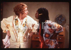 35mm vintage slide*1987 CINEMA "Bagdad Cafe" Marianne SAGEBRECHT, Cch POUNDER/34  Diapositiva d'epoca, in formato 35 mm.CONDIZIONI: GOODE' severamente vietata la riproduzione. Tutti i diritti sono riservati.Nella diapositiva ICharta mette in vendita, sul negozio eBay e in esclusiva sul sito "icharta" il proprio archivio composto da numerose diapositive e negativi fotografici d'epoca, tutti originali e autentici, che attraversano la storia del costume italiano tra gli la fine degli anni Sessanta e Novanta.Si tratta di uno sguardo inedito sull'attualit&agrave;, la politica, la vita quotidiana, il gossip e la cultura, che fotografa il cambiamento della nazione in quest'ultimo scorcio del XX secolo. Un'occasione unica per il mercato del collezionismo, che vede finalmente disponibile un archivio eccezionale per vastit&agrave;, tematiche e condizioni, in un settore (il negativo fotografico e la diapositiva) di assoluta novit&agrave; e dalle interessanti prospettive di investimento. GOOD/buono   originale e autentica 1