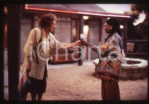 35mm vintage slide*1987 CINEMA "Bagdad Cafe" Marianne SAGEBRECHT, Cch POUNDER/39  Diapositiva d'epoca, in formato 35 mm.CONDIZIONI: GOODE' severamente vietata la riproduzione. Tutti i diritti sono riservati.Nella diapositiva ICharta mette in vendita, sul negozio eBay e in esclusiva sul sito "icharta" il proprio archivio composto da numerose diapositive e negativi fotografici d'epoca, tutti originali e autentici, che attraversano la storia del costume italiano tra gli la fine degli anni Sessanta e Novanta.Si tratta di uno sguardo inedito sull'attualit&agrave;, la politica, la vita quotidiana, il gossip e la cultura, che fotografa il cambiamento della nazione in quest'ultimo scorcio del XX secolo. Un'occasione unica per il mercato del collezionismo, che vede finalmente disponibile un archivio eccezionale per vastit&agrave;, tematiche e condizioni, in un settore (il negativo fotografico e la diapositiva) di assoluta novit&agrave; e dalle interessanti prospettive di investimento. GOOD/buono   originale e autentica 1