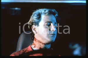 35mm vintage slide* 1989 CINEMA "Hellgate" - Ron PALILLO, Abigail WOLCOTT (27)  Diapositiva d'epoca, in formato 35 mm.CONDIZIONI: GOODE' severamente vietata la riproduzione. Tutti i diritti sono riservati.Nella diapositiva ICharta mette in vendita, sul negozio eBay e in esclusiva sul sito "icharta" il proprio archivio composto da numerose diapositive e negativi fotografici d'epoca, tutti originali e autentici, che attraversano la storia del costume italiano tra gli la fine degli anni Sessanta e Novanta.Si tratta di uno sguardo inedito sull'attualit&agrave;, la politica, la vita quotidiana, il gossip e la cultura, che fotografa il cambiamento della nazione in quest'ultimo scorcio del XX secolo. Un'occasione unica per il mercato del collezionismo, che vede finalmente disponibile un archivio eccezionale per vastit&agrave;, tematiche e condizioni, in un settore (il negativo fotografico e la diapositiva) di assoluta novit&agrave; e dalle interessanti prospettive di investimento. GOOD/buono   originale e autentica 1