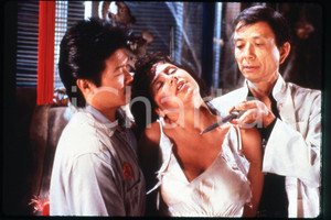 35mm vintage slide* 1989 CINEMA - "THE VINEYARD", James HONG, Michael WONG (45)  Diapositiva d'epoca, in formato 35 mm.CONDIZIONI: GOODE' severamente vietata la riproduzione. Tutti i diritti sono riservati.Nella diapositiva ICharta mette in vendita, sul negozio eBay e in esclusiva sul sito "icharta" il proprio archivio composto da numerose diapositive e negativi fotografici d'epoca, tutti originali e autentici, che attraversano la storia del costume italiano tra gli la fine degli anni Sessanta e Novanta.Si tratta di uno sguardo inedito sull'attualit&agrave;, la politica, la vita quotidiana, il gossip e la cultura, che fotografa il cambiamento della nazione in quest'ultimo scorcio del XX secolo. Un'occasione unica per il mercato del collezionismo, che vede finalmente disponibile un archivio eccezionale per vastit&agrave;, tematiche e condizioni, in un settore (il negativo fotografico e la diapositiva) di assoluta novit&agrave; e dalle interessanti prospettive di investimento. GOOD/buono   originale e autentica 1