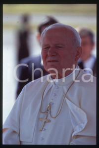 35mm vintage slide* 1996, Nicaragua, Giovanni Paolo II  Diapositiva d'epoca, in formato 35 mm.CONDIZIONI: GOODE' severamente vietata la riproduzione. Tutti i diritti sono riservati.Nella diapositiva ICharta mette in vendita, sul negozio eBay e in esclusiva sul sito "icharta" il proprio archivio composto da numerose diapositive e negativi fotografici d'epoca, tutti originali e autentici, che attraversano la storia del costume italiano tra gli la fine degli anni Sessanta e Novanta.Si tratta di uno sguardo inedito sull'attualit&agrave;, la politica, la vita quotidiana, il gossip e la cultura, che fotografa il cambiamento della nazione in quest'ultimo scorcio del XX secolo. Un'occasione unica per il mercato del collezionismo, che vede finalmente disponibile un archivio eccezionale per vastit&agrave;, tematiche e condizioni, in un settore (il negativo fotografico e la diapositiva) di assoluta novit&agrave; e dalle interessanti prospettive di investimento.  FAIR/discreto   originale e autentica 1