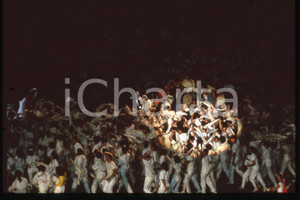 35mm vintage slide* 1986 LYON Visita pastorale papa GIOVANNI PAOLO II (2)  Diapositiva d'epoca, in formato 35 mm.CONDIZIONI: GOODE' severamente vietata la riproduzione. Tutti i diritti sono riservati.Nella diapositiva ICharta mette in vendita, sul negozio eBay e in esclusiva sul sito "icharta" il proprio archivio composto da numerose diapositive e negativi fotografici d'epoca, tutti originali e autentici, che attraversano la storia del costume italiano tra gli la fine degli anni Sessanta e Novanta.Si tratta di uno sguardo inedito sull'attualit&agrave;, la politica, la vita quotidiana, il gossip e la cultura, che fotografa il cambiamento della nazione in quest'ultimo scorcio del XX secolo. Un'occasione unica per il mercato del collezionismo, che vede finalmente disponibile un archivio eccezionale per vastit&agrave;, tematiche e condizioni, in un settore (il negativo fotografico e la diapositiva) di assoluta novit&agrave; e dalle interessanti prospettive di investimento.  FAIR/discreto   originale e autentica 1