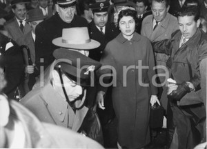 Fotografia d epoca originale 1958 GENOVA Arrivo della principessa SORAYA dell Iran 1 Foto 24x18 cm 1