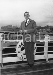 1955 GENOVA T/N Independence - Eduardo CIANNELLI in partenza (2) Foto vintage 1955Fotografia vintage rara d'epoca.Timbro archivio Publifoto Genova al verso.FORMATO: 18x24 cm CONDIZIONI: G (lievi difetti di stampa)ICHARTA mette in vendita le stampe vintage della collezione Publifoto Genova, per la maggior parte inedita o in tiratura di pochi esemplari. Si tratta di un'ottima opportunit&agrave; di investimento per i collezionisti di fotografie d'epoca.    originale e autentica 1