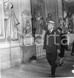 Fotografia d epoca originale 1958 GENOVA Harry TRUMAN visita il Cimitero di Staglieno 1 Foto 18x18 cm 1