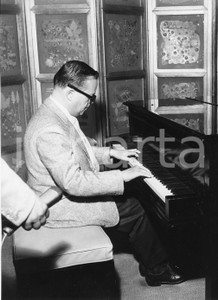 Fotografia d epoca originale 1958 GENOVA Compositore Jule STYNE al pianoforte 1 Foto 18x24 cm 1