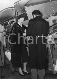 Fotografia d epoca originale 1958 GENOVA T/N Cristoforo Colombo  Soprano Marcella POBBE in partenza 4 Foto 1