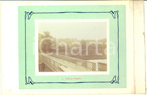 1910 ca TARGNON (WALLONIA, BELGIO) Panorama dal ponte - Foto VINTAGE  Fotografia originale d'epoca.La fotografia &egrave; montata su cartoncino rigido, con margine telato, poich&eacute; era parte di un album o serie.Didascalia originale: "9. Zicht op Targnon".CONDIZIONI: GFORMATO: 23x15 cm (cartoncino); 11x8 cm (fotografia)    originale e autentica 1