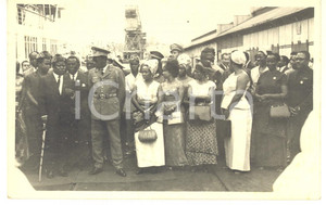 1970 ca CONGO General MOBUTU with his wife and his staff - Photo 14x9 cm  Fotografia originale d'epoca, con didascalia manoscritta al verso.CONDIZIONI: GFORMATO: 14x9 cm    originale e autentica 1