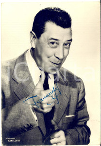 1960 ca CINEMA - FERNANDEL - Foto seriale con AUTOGRAFO - Foto 10x15 cm  Fotografia seriale con autografo.CONDIZIONI: FAIR (piegature)FORMATO: 10x15 cm     originale e autentica 1