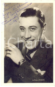 1940 ca CINEMA - FERNANDEL - Foto seriale con AUTOGRAFO - Foto 9x14 cm  Fotografia seriale con autografo, in formato cartolina postale.CONDIZIONI: FAIR (piegature e residui cartacei al verso)FORMATO: 9x14 cm     originale e autentica 1