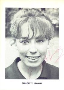 1970 ca Cantante Georgette LEMAIRE - Foto seriale con AUTOGRAFO - Foto 23x30 cm  Fotografia seriale con autografo, in formato cartolina postale.CONDIZIONI: FAIR (piegature)FORMATO: 23x30 cm     originale e autentica 1