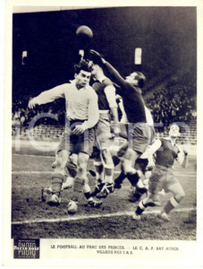 1950 ca FOOTBALL PARIS Parc des Princes - C.A.P.-Aubervilliers 3-0 - Photo  Fotografia d'epoca, dell'agenzia Paris-Soir.CONDIZIONI: G (ma lievi macchie in trasparenza)FORMATO: 15x20 cm     originale e autentica 1