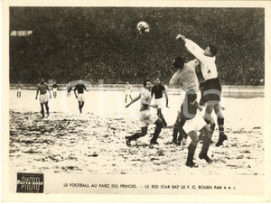 1946a FOOTBALL PARIS Parc des Princes - Red Star vs F.C. Rouen 4-1 *Photo  Fotografia d'epoca, dell'agenzia Paris-Soir.CONDIZIONI: GFORMATO: 20x15 cm     originale e autentica 1