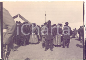 1910 ca CHINA DEATH PENALTY Waiting for the condemned - RARE photo 12x9 cm Fotografia originale d'epoca.FORMATO: 12x9 cmCONDIZIONI: FAIR (margini rifilati e difetti di stampa)    originale e autentica 1