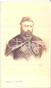 1860 ca OTTOMAN EMPIRE Abdul Aziz  Sultan of Turkey *Photo CDV CHARLET & JACOTIN  Fotografia originale d'epoca, stampata all'albumina.FOTOGRAFO: Charlet &amp; Jacotin - ParisCONDIZIONI: G (minime macchie al lato sinistro)FORMATO: CDV    originale e autentica 1