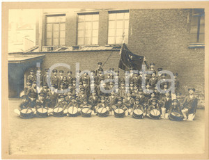 1910 ca BRUXELLES Institut Don Bosco (?) Banda musicale scolastica - Foto 24x18  Fotografia originale d'epoca, montata su cartoncino rigido.FOTOGRAFO: A. Bombeeck - BruxellesCONDIZIONI: GFORMATO: 24x18 cm (cartoncino); 23x17 cm (fotografia)    originale e autentica 1