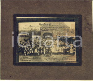 1910 ca HARDERWIJK Enfants belges réunis pour la fête du Roi Albert Ier *Photo  Fotografia d'epoca, montata su cartoncino rigido.CONDIZIONI: FAIR (ma macchie al cartoncino e di umidit&agrave; al verso; lieve ingiallimento alla fotografia)FORMATO: 16x14 cm    originale e autentica 1